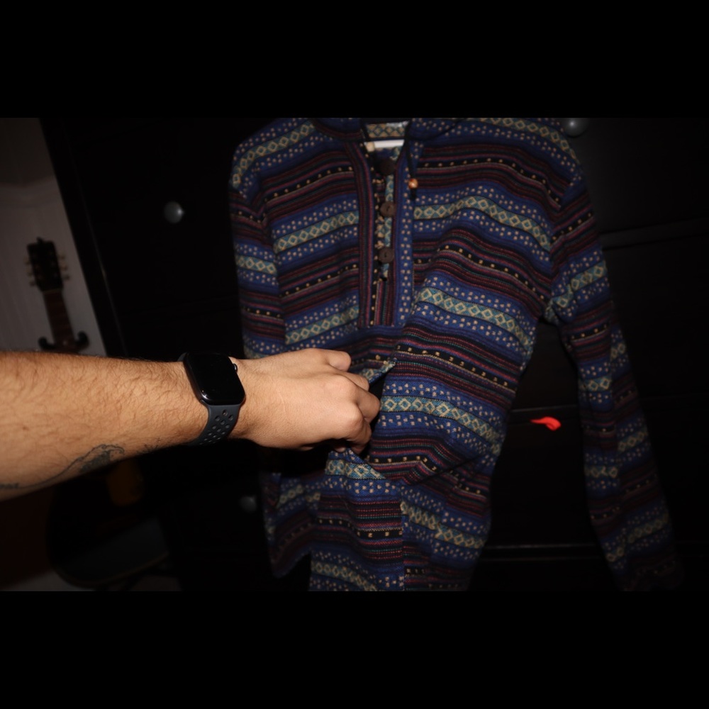 Hooded Drug Rug with pockets - Picture 3 of 3